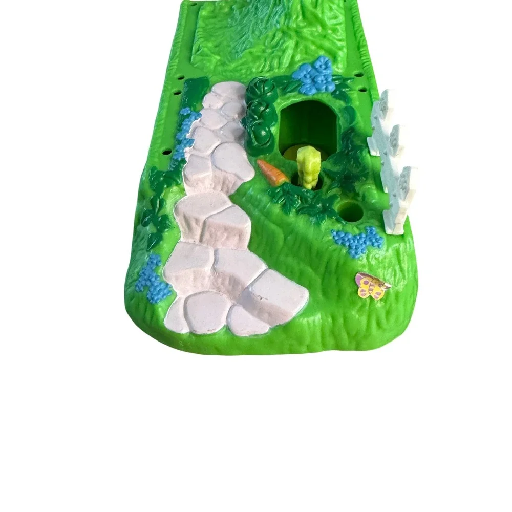 Vintage 1995 Kenner Littlest Pet Shop Hop n Play Bunnies Base‎ Green Landscape